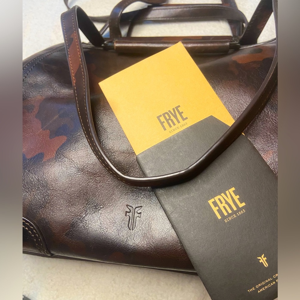 FRYE Charlie Multi-Handle Tote
BEAUTIFUL